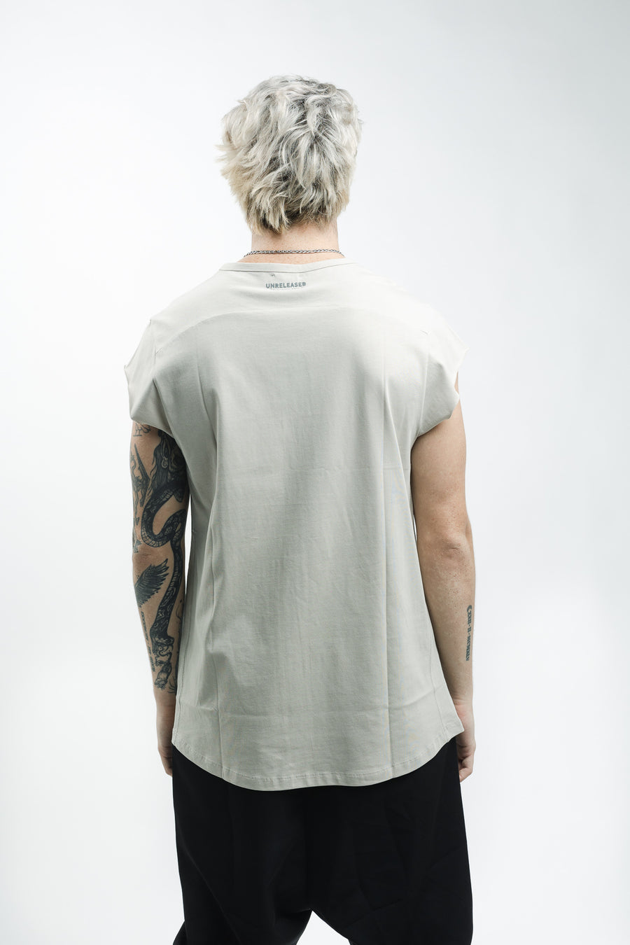 CUTTED SLEEVES T-SHIRT – GREY