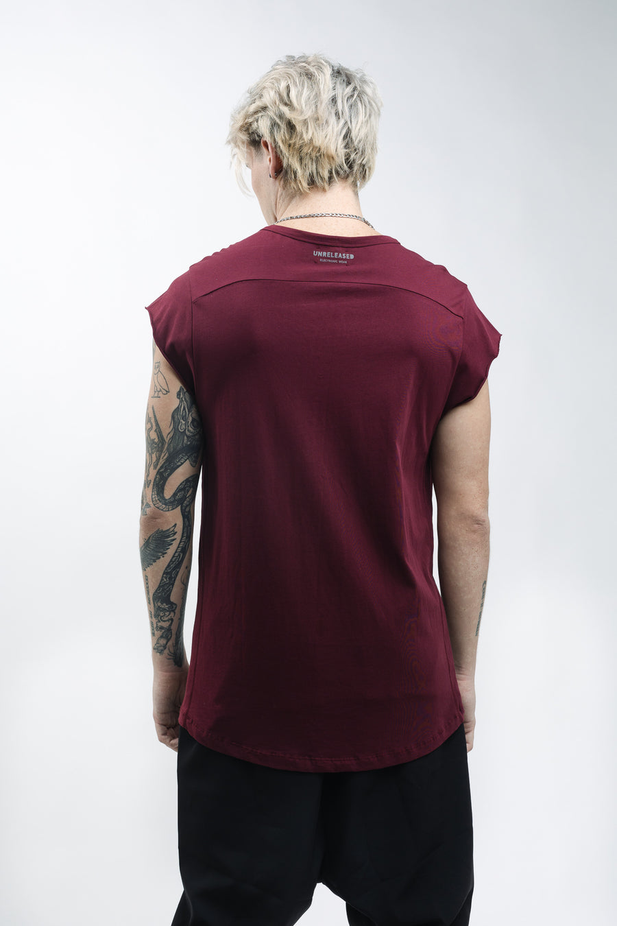 CUTTED SLEEVES T-SHIRT – RED